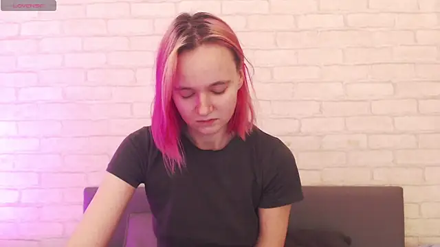 Ericha Stone online show from November 4, 1:27 am