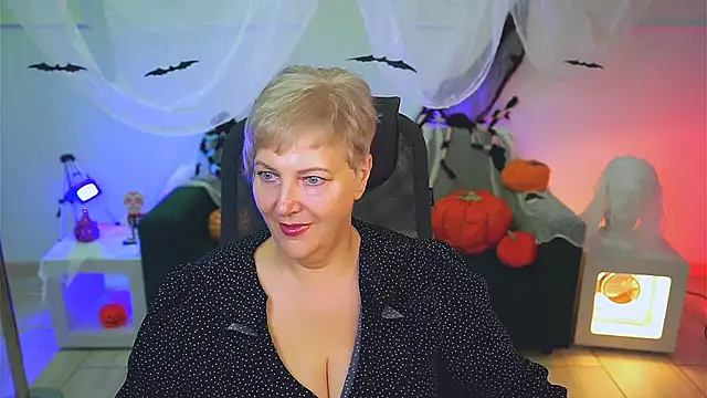 MaryMogan online show from October 17, 4:37 am