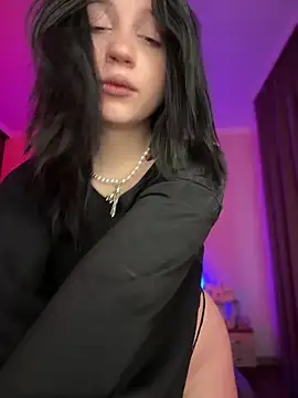 YourLittleDevil online show from March 7, 5:15 am