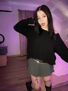 YourLittleDevil online show from April 20, 1:25 pm