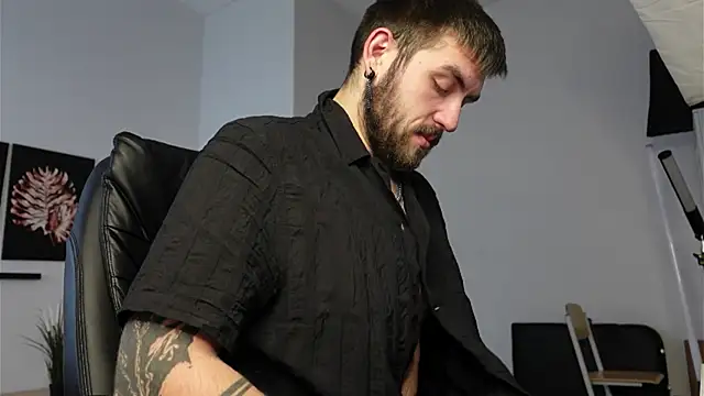 Snapshot of Mike_Platano chatting on October 4, 1:42 pm Mike Platano online show from October 4, 1:42 pm