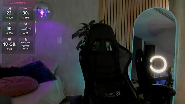 emma       online show from October 14, 8:20 pm