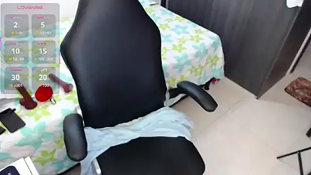 Snapshot of aynarakiss chatting on October 1, 3:07 pm aynarakiss online show from October 1, 3:07 pm