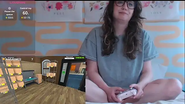 Snapshot of EllieMelts chatting on March 18, 3:04 pm EllieMelts online show from March 18, 3:04 pm