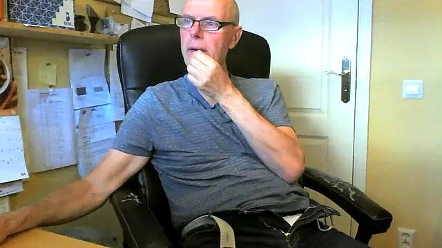 Snapshot of Klipparn chatting on May 28, 4:37 pm Klipparn online show from May 28, 4:37 pm