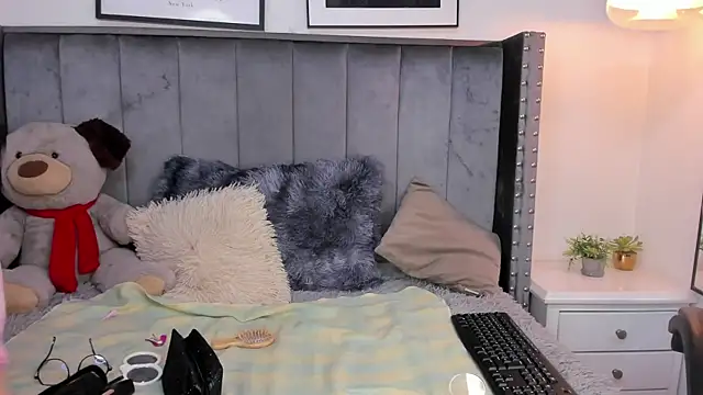 Snapshot of Miyu_Komori chatting on February 21, 12:39 pm Miyu Komori online show from February 21, 12:39 pm