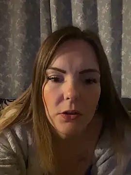 Snapshot of SexyLoLoUK chatting on September 21, 5:20 am SexyLoLoUK online show from September 21, 5:20 am