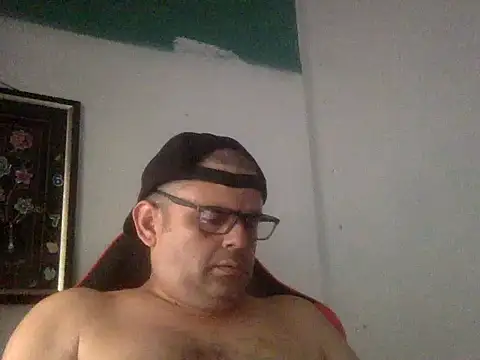 Snapshot of Katracho6969 chatting on May 2, 6:35 pm Katracho6969 online show from May 2, 6:35 pm