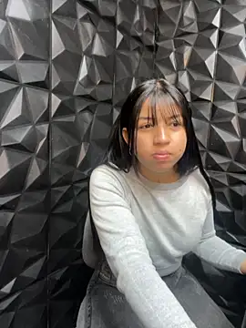 Snapshot of lil_charme chatting on October 9, 2:37 pm lil charme online show from October 9, 2:37 pm