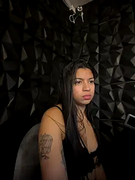 Snapshot of lil_charme chatting on October 29, 6:53 pm lil charme online show from October 29, 6:53 pm