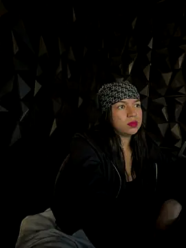 Snapshot of lil_charme chatting on November 3, 4:30 pm lil charme online show from November 3, 4:30 pm