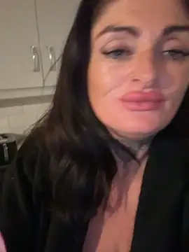 IrishmilfAnna online show from April 29, 9:10 pm