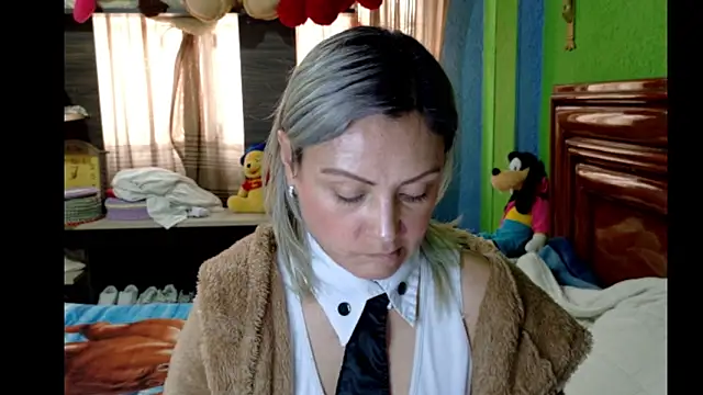  Charlize theron  online show from March 18, 8:23 pm