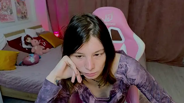 Snapshot of EllinEverly chatting on July 8, 10:03 pm EllinEverly online show from July 8, 10:03 pm