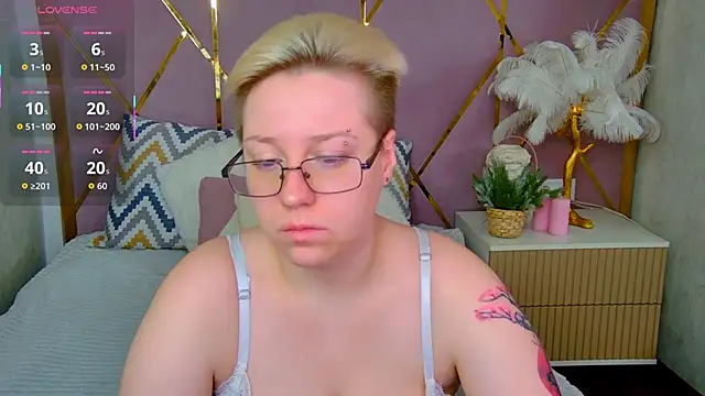 AlexandraGreen online show from December 13, 9:09 pm