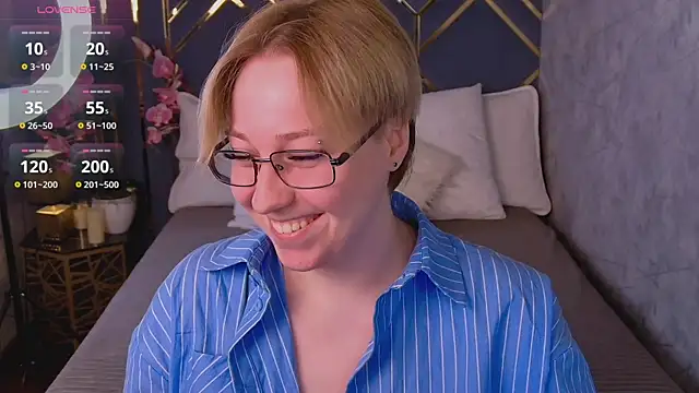 Snapshot of AlexandraGreen chatting on July 23, 9:24 pm AlexandraGreen online show from July 23, 9:24 pm