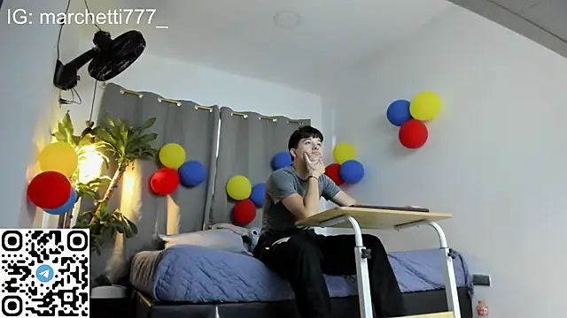 Snapshot of mrhot_night chatting on June 28, 11:00 pm mrhot night online show from June 28, 11:00 pm