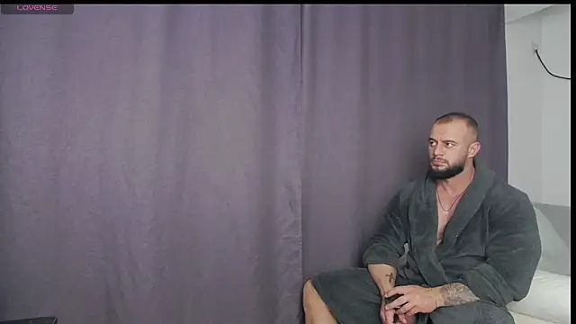 Snapshot of RickyMiami1 chatting on October 11, 9:35 pm RickyMiami1 online show from October 11, 9:35 pm