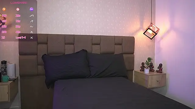 Snapshot of Julieth_Rojas chatting on July 6, 4:42 am Julieth Rojas online show from July 6, 4:42 am