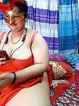 Snapshot of Tanisha-Chy chatting on April 22, 5:54 am Tanisha-Chy online show from April 22, 5:54 am