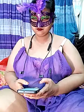 Snapshot of Tanisha-Chy chatting on May 7, 6:24 pm Tanisha-Chy online show from May 7, 6:24 pm