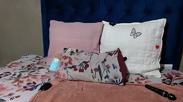 Snapshot of SexyDoll25x chatting on October 20, 8:26 am SexyDoll25x online show from October 20, 8:26 am