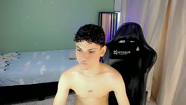 dilan hott  online show from November 24, 6:18 pm