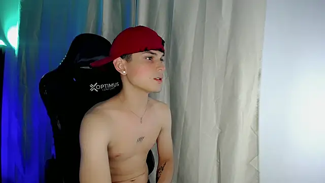 dilan hott  online show from November 25, 8:42 pm