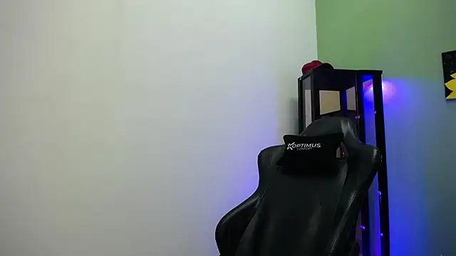 dilan hott  online show from December 14, 2:55 pm