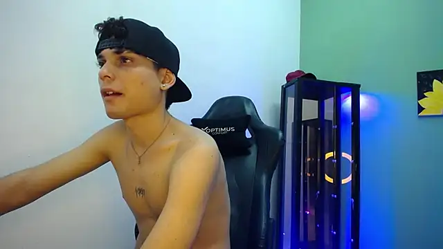 dilan hott  online show from December 15, 6:45 pm