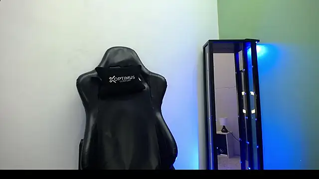 dilan hott  online show from January 7, 8:11 pm