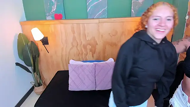 aliceandsia online show from December 5, 7:10 pm