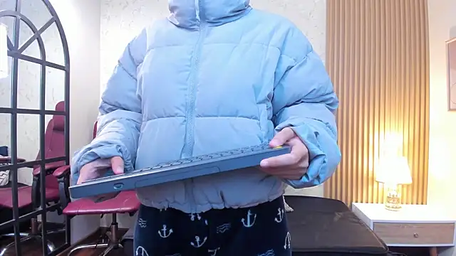 aliceandsia online show from April 19, 12:15 pm