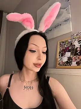 Lina Thornton  online show from April 4, 7:55 pm