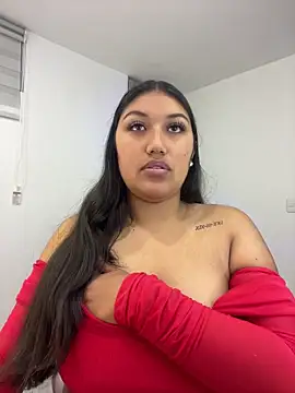 Snapshot of SharaRous chatting on May 3, 10:16 pm SharaRous online show from May 3, 10:16 pm