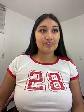 Snapshot of SharaRous chatting on May 16, 12:07 am SharaRous online show from May 16, 12:07 am