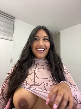 Snapshot of SharaRous chatting on May 19, 1:56 am SharaRous online show from May 19, 1:56 am