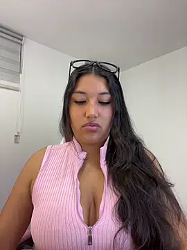 Snapshot of SharaRous chatting on May 31, 1:14 am SharaRous online show from May 31, 1:14 am