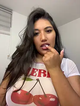 Snapshot of SharaRous chatting on June 16, 12:57 am SharaRous online show from June 16, 12:57 am