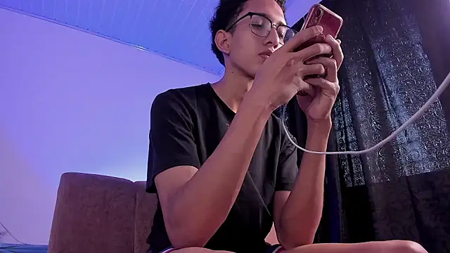 Cj davis  online show from December 14, 7:40 pm