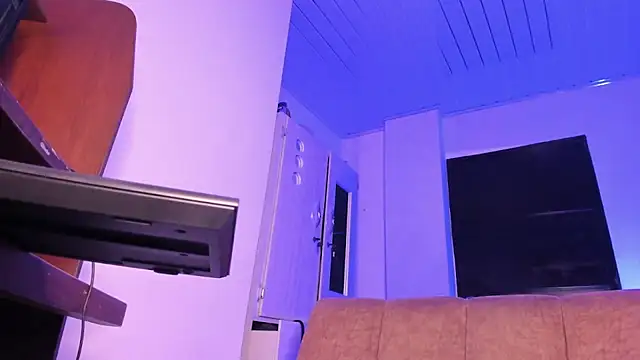 Cj davis  online show from April 10, 11:20 pm