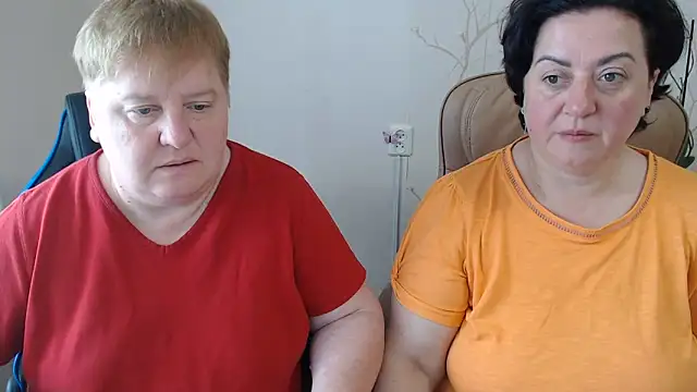 Snapshot of Bertie_Adeline chatting on June 14, 7:43 am Bertie Adeline online show from June 14, 7:43 am