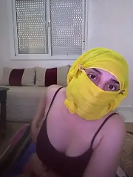 Snapshot of DIAMOUNDA chatting on May 24, 5:40 pm DIAMOUNDA online show from May 24, 5:40 pm