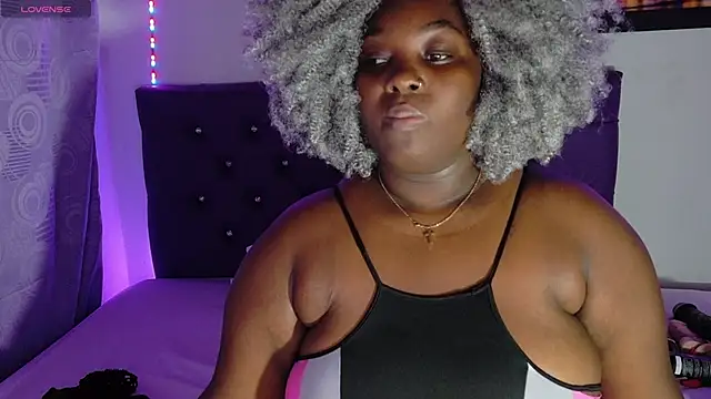 Snapshot of ebony_NeighborMoans chatting on April 24, 3:09 am ebony NeighborMoans online show from April 24, 3:09 am