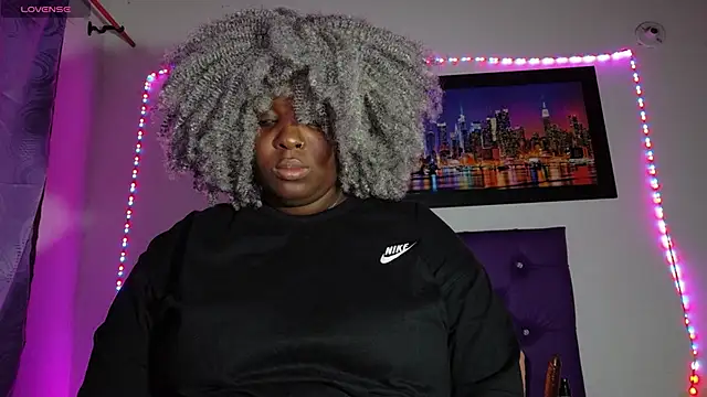 Snapshot of ebony_NeighborMoans chatting on April 28, 3:11 am ebony NeighborMoans online show from April 28, 3:11 am
