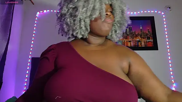 Snapshot of ebony_NeighborMoans chatting on May 6, 3:02 am ebony NeighborMoans online show from May 6, 3:02 am