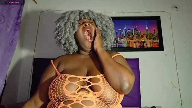 Snapshot of ebony_NeighborMoans chatting on May 12, 7:49 am ebony NeighborMoans online show from May 12, 7:49 am