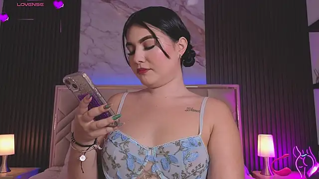 Snapshot of MiaaFarrel chatting on May 21, 7:21 pm MiaaFarrel online show from May 21, 7:21 pm