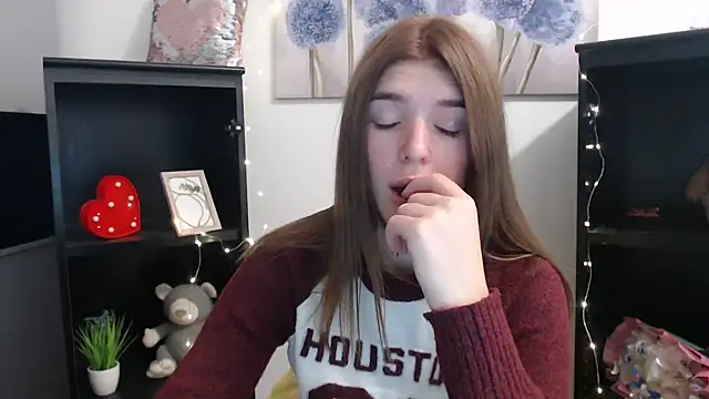 JuiceLips   online show from October 22, 1:00 pm