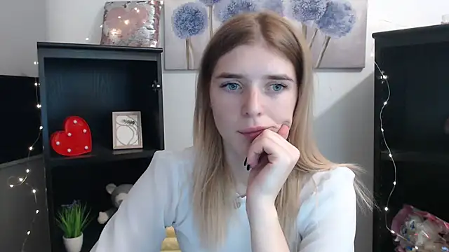 JuiceLips   online show from November 14, 3:44 pm